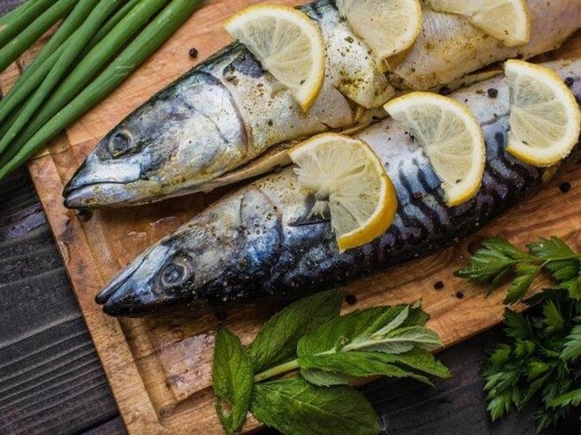 Скумбрія в соусі Песто для запікання вагова  500г  (2611)